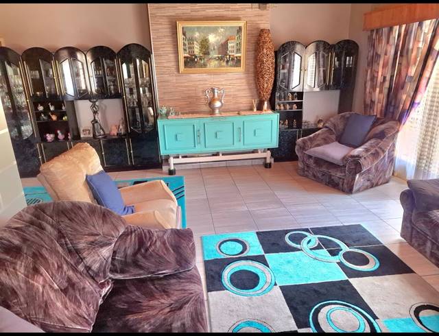 3 BEDROOM HOUSE FOR SALE IN GREENHILLS